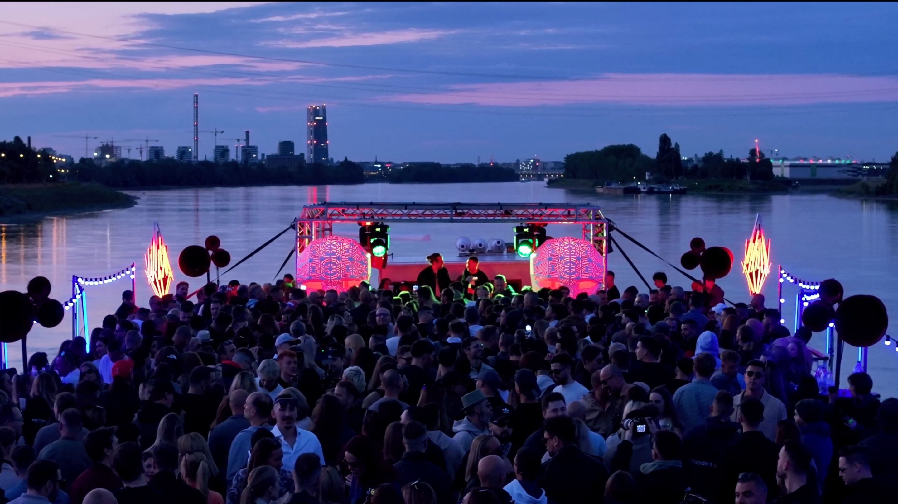 torch @cruisin boat party